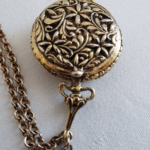 Vintage Locket Pendant. Gold & Silver antiqued tones. Statement necklace. - Picture 7 of 14